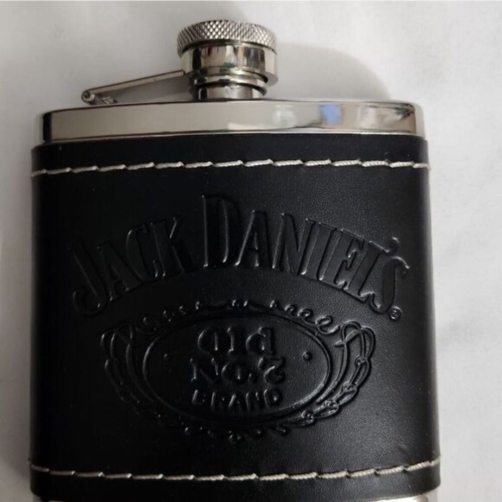 āJackāDaniel'sāStainlessĀ SteelāFlask - Picture 5 of 5